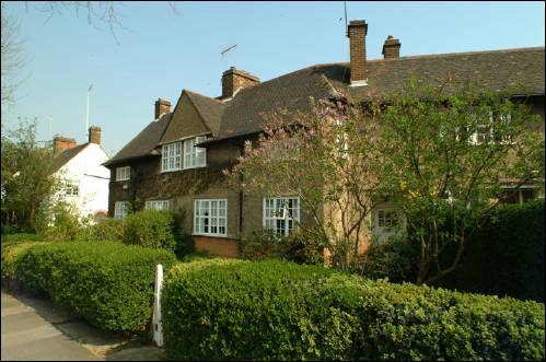 128 Hampstead Way